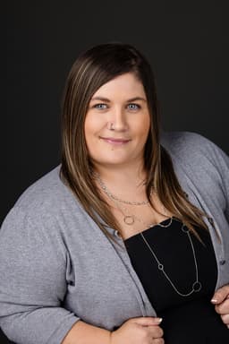 Nicole Thompson, Agent